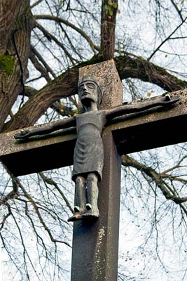 Aufbruchstimmung: Christus als Triumphator,", Marktkreuz" in Mausbach (Stadt Stolberg/Rhld.), November 2024