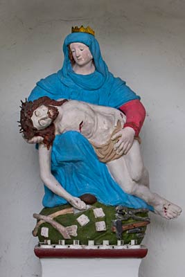 Pieta aus Ton in der Fleuther Kapelle